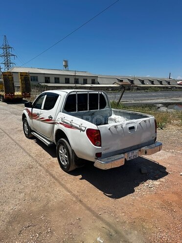Mitsubishi L200-5