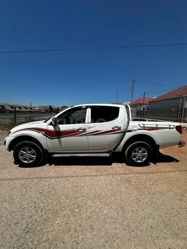 Mitsubishi L200-4