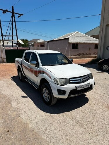 Mitsubishi L200-2