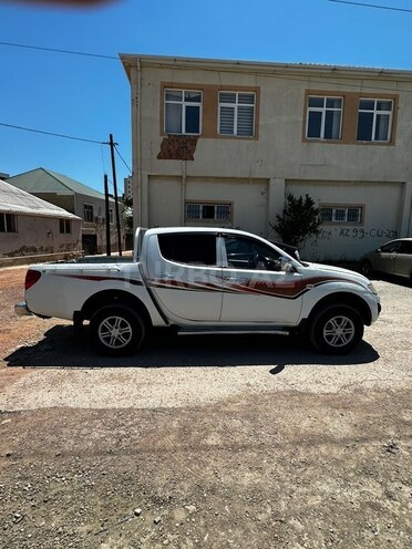 Mitsubishi L200-9
