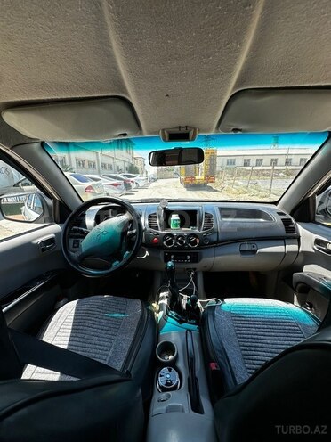 Mitsubishi L200-11