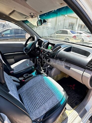 Mitsubishi L200-12