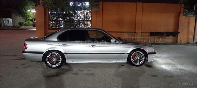 BMW 728-9