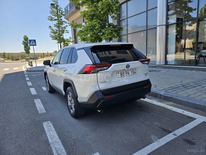 Toyota RAV4-11