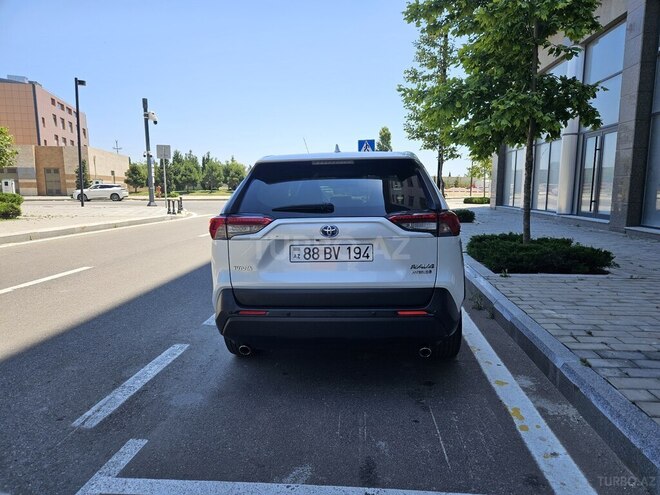 Toyota RAV4-9