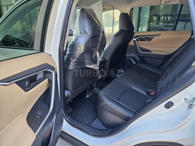 Toyota RAV4-17