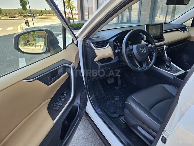 Toyota RAV4-15