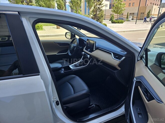 Toyota RAV4-21