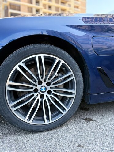 BMW 530e-7