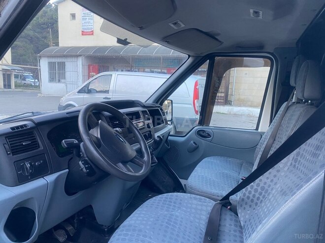 Ford Transit-6