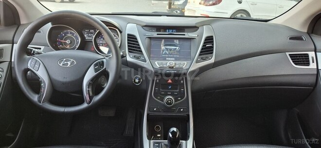 Hyundai Elantra-9