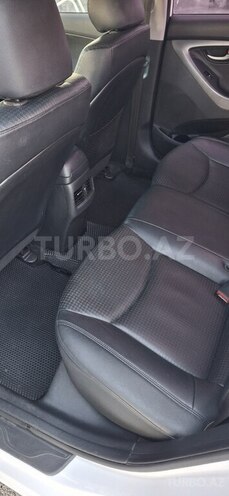 Hyundai Elantra-10