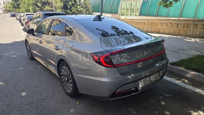 Hyundai Sonata-4
