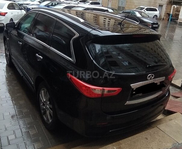 Infiniti JX35-3
