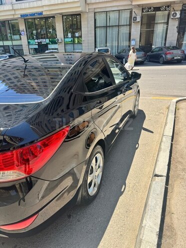 Hyundai Accent-3