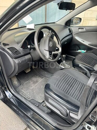 Hyundai Accent-6