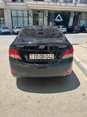 Hyundai Accent-10