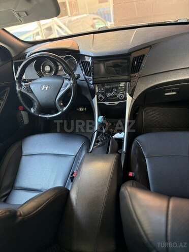 Hyundai Sonata-12