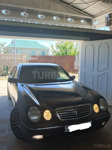 Mercedes E 240-1