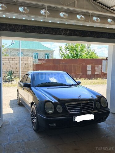 Mercedes E 240-4