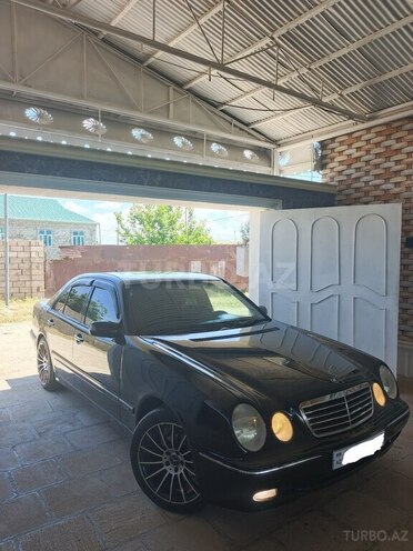 Mercedes E 240-3