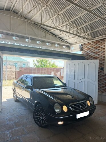 Mercedes E 240-5
