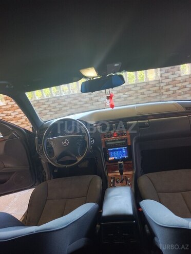 Mercedes E 240-10