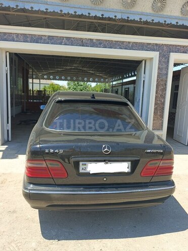 Mercedes E 240-7