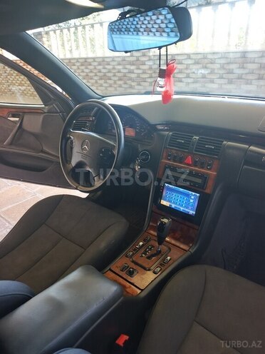 Mercedes E 240-9