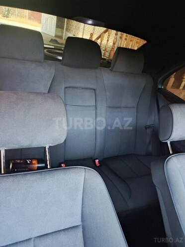 Mercedes E 240-13