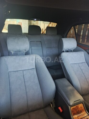 Mercedes E 240-12