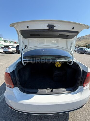 Volkswagen Polo-11