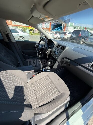 Volkswagen Polo-8