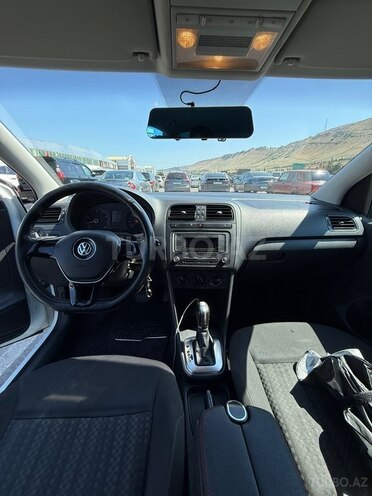 Volkswagen Polo-10