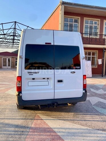 Ford Transit-4