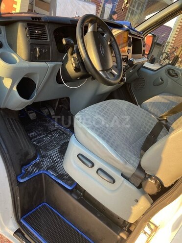 Ford Transit-6