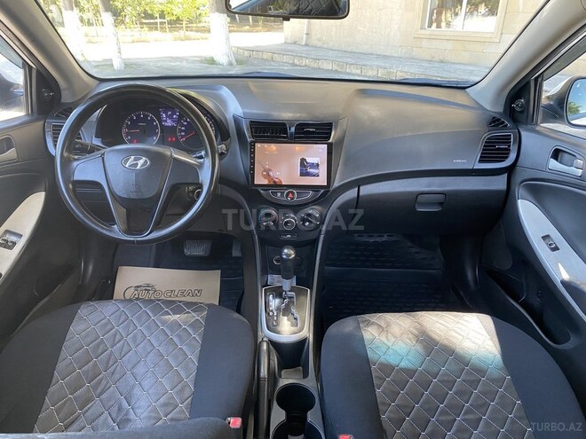 Hyundai Accent-17