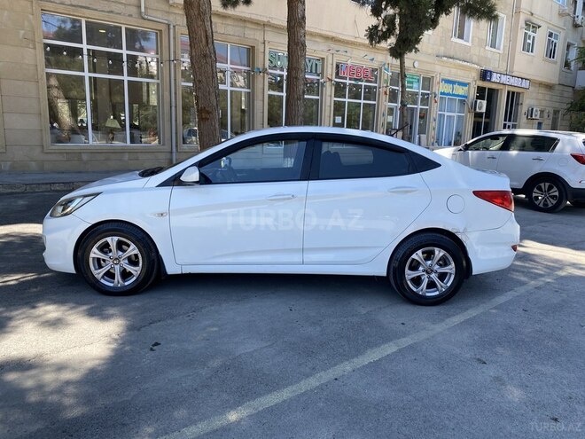 Hyundai Accent-10