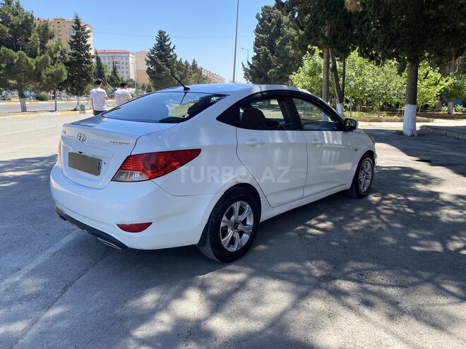 Hyundai Accent-6