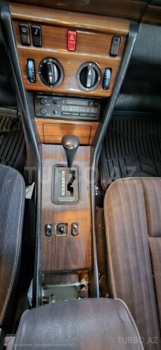 Mercedes 250 D-8