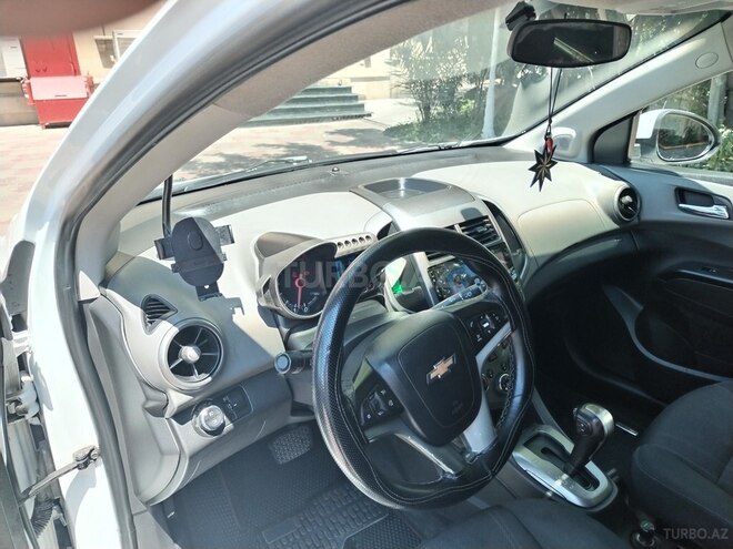 Chevrolet Aveo-8