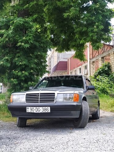 Mercedes 190-2