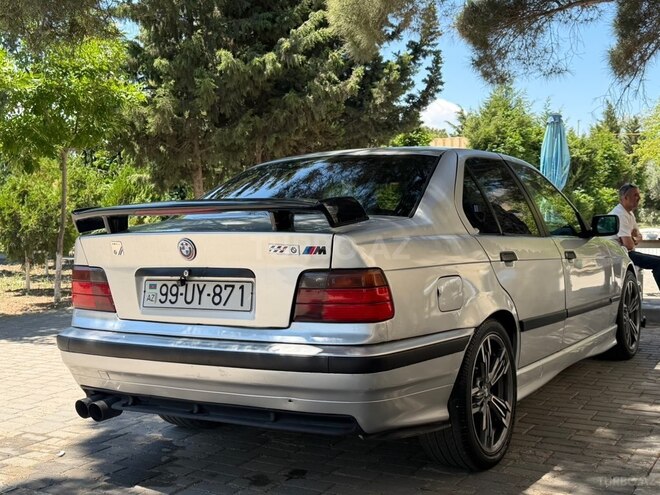 BMW 320-4