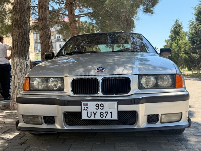 BMW 320-1