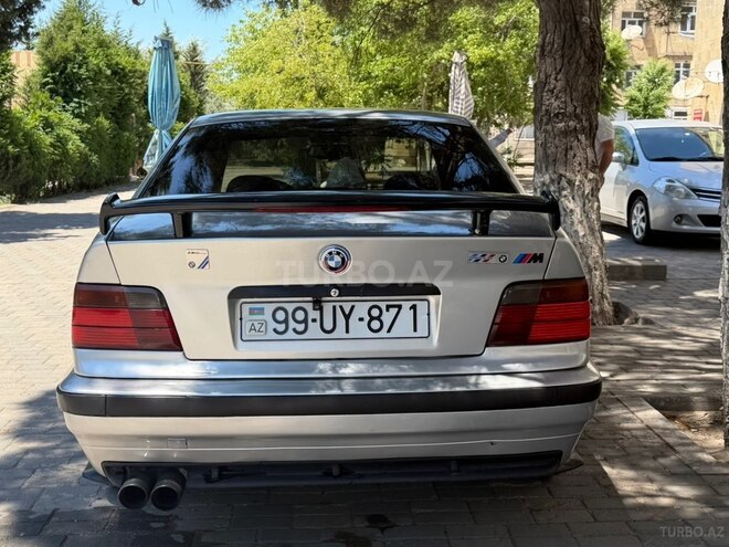 BMW 320-3