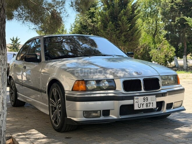 BMW 320-2