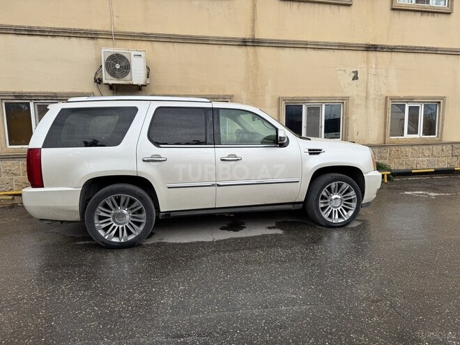 Cadillac Escalade-4