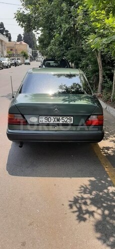 Mercedes 200 E-2