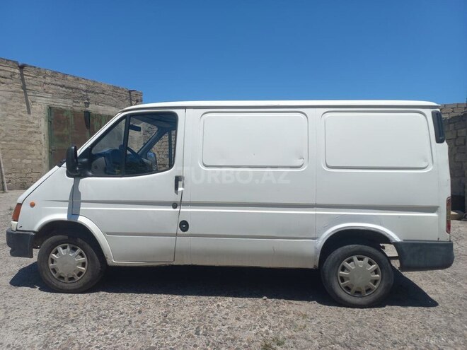 Ford Transit-4