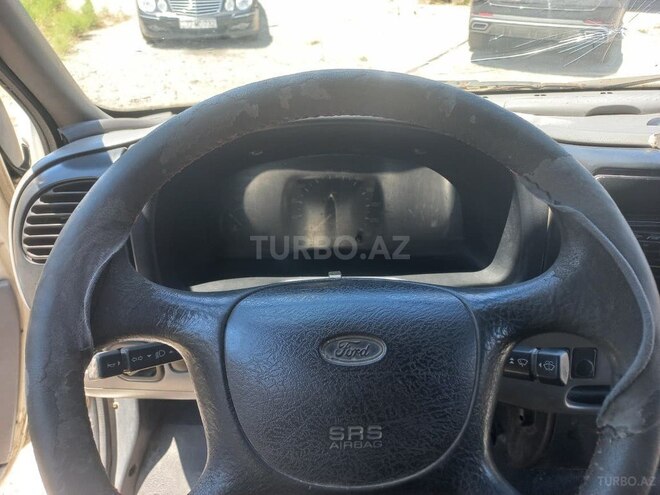 Ford Transit-10